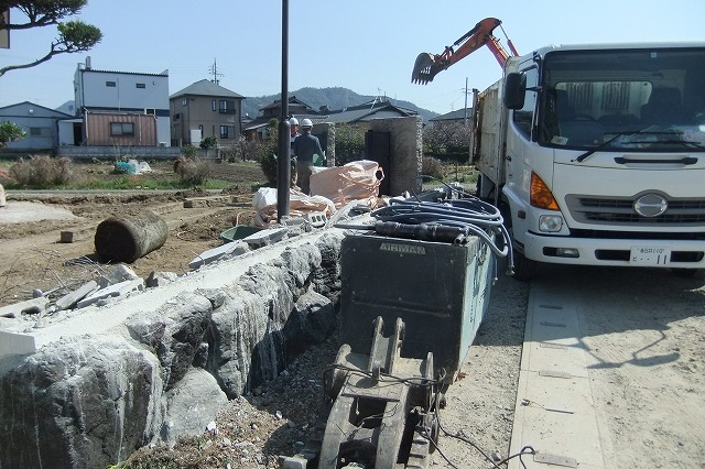 庭の改造始まる